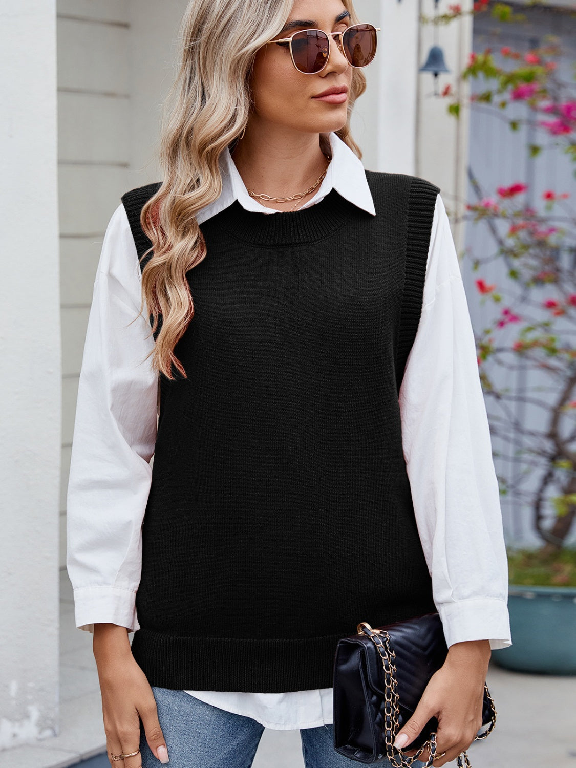 Buttoned Round Neck Sweater Vest Black