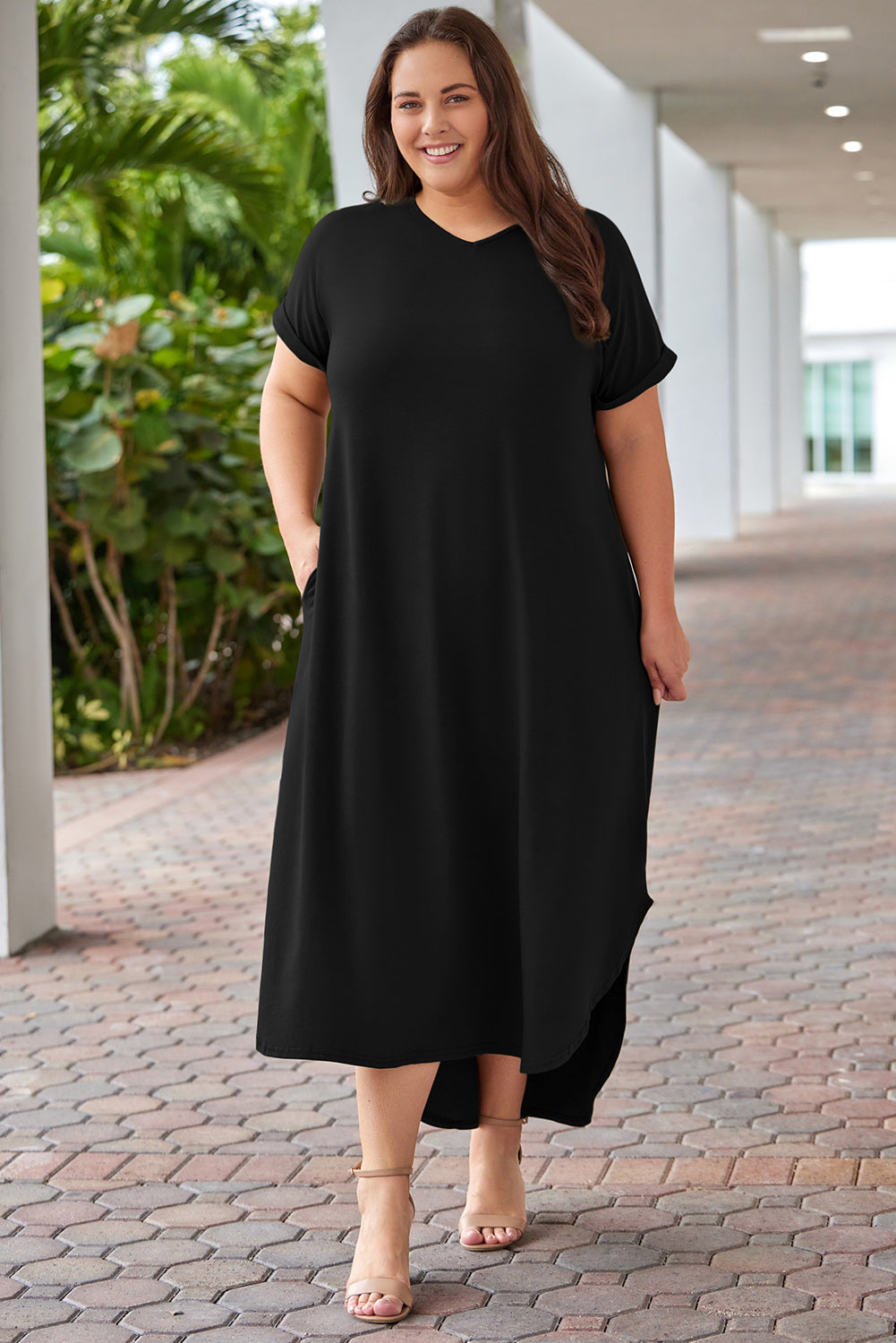 Plus Size V-Neck Short Sleeve Maxi Dress Black