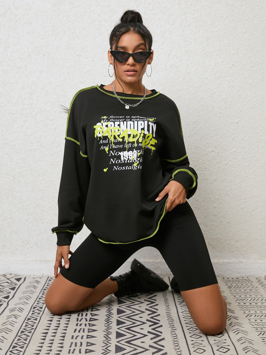 Graphic Round Neck Sweatshirt Black