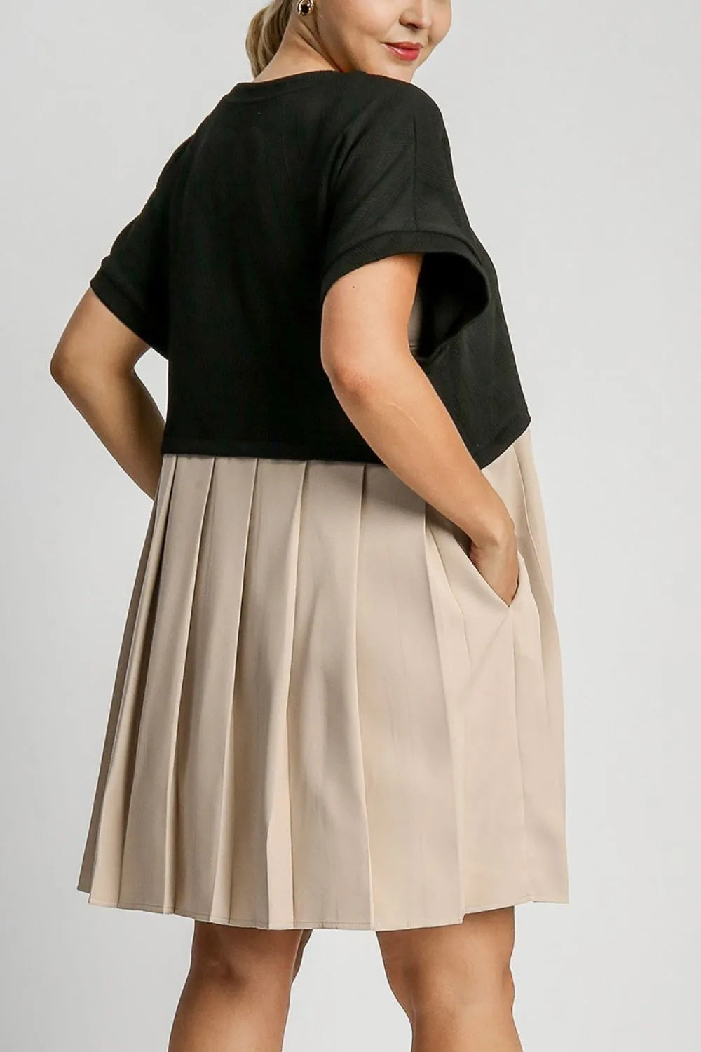 Umgee Full Size Round Neck Pleated Dress with Side Pockets Plus Size